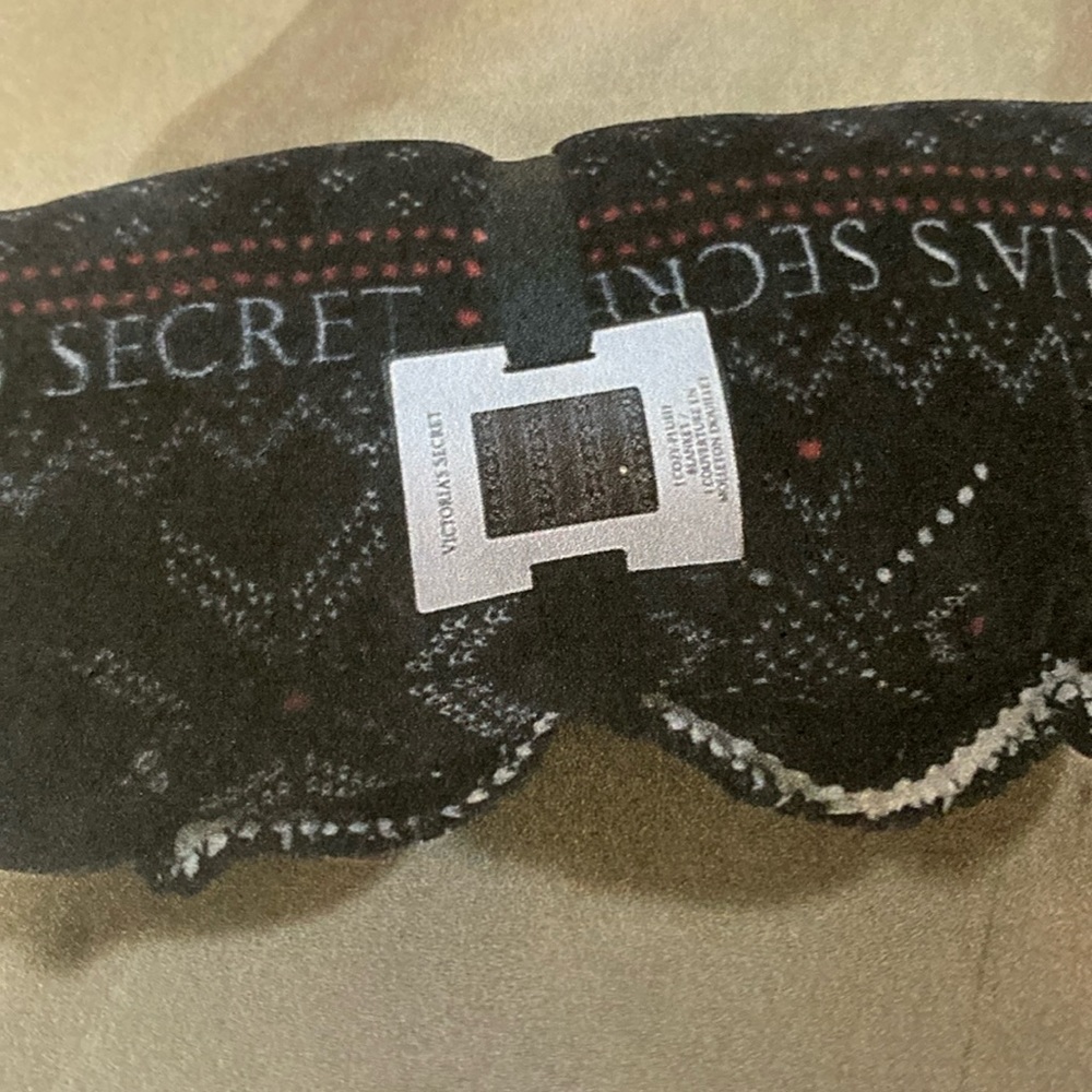 New In Package Victoria Secret Signature Throw Blanket - Picture 5 of 5